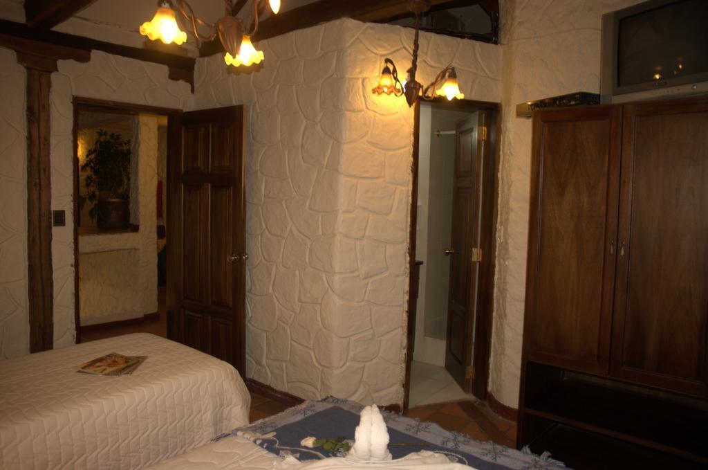 Hotel Quito Antiguo Quarto foto