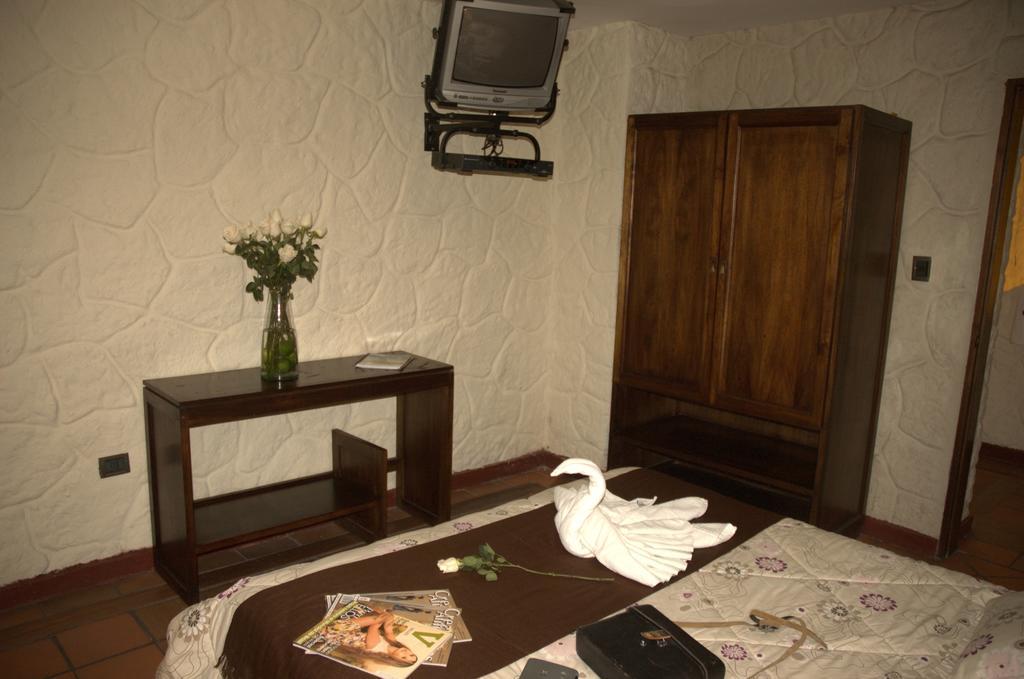 Hotel Quito Antiguo Quarto foto